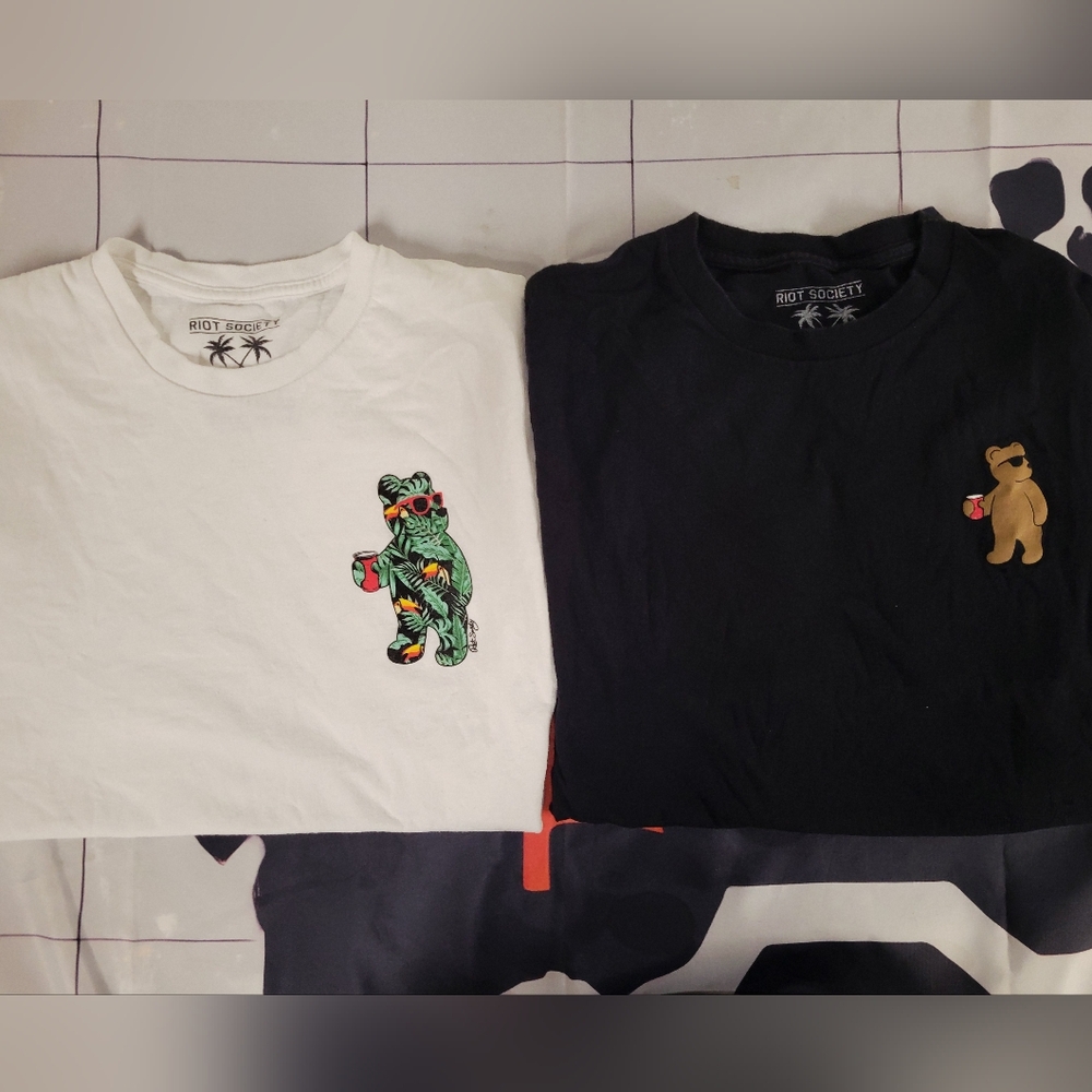 Riot Society Bundle Large Tees, Classic Brown Party Bear Solo Cup+Tropical Bear